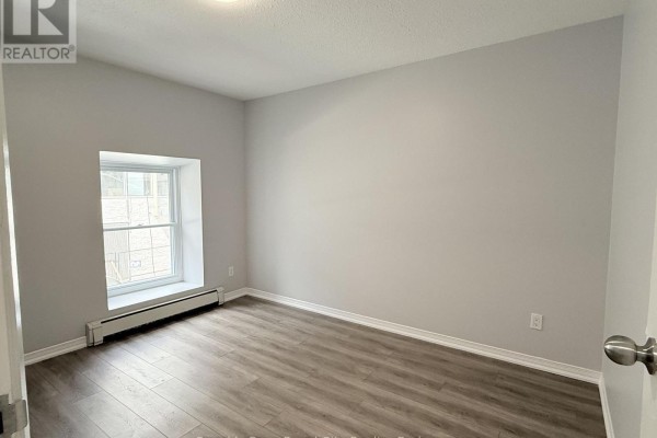 Kitchen - 2 - 116 Wyndham Street, Guelph, ON N1H4E8 Photo 4