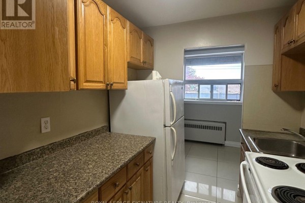 Kitchen - 2 - 1267 Weston Road, Toronto, ON M6M4R2 Photo 3