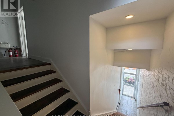 2 - 1303 Bloor Street W, Toronto, ON M6H1P1 Photo 4
