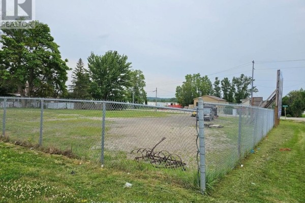2 - 1324 Colborne Street E, Brantford, ON, photo 2