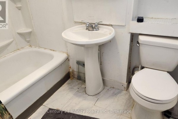 2 - 134 Simcoe Street S, Oshawa, ON, photo 2