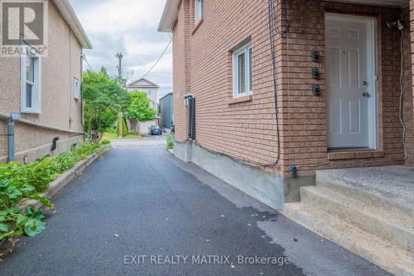2 - 1384 Chatelain Avenue, Ottawa, ON K1Z8A8 Photo 3