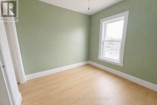 Bedroom 2 - 2 - 146 Bradford Street, Barrie, ON L4N3B3 Photo 4