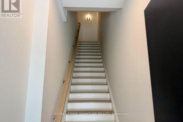 2 - 1475 O'connor Drive, Toronto, ON M4B0A7 Photo 3