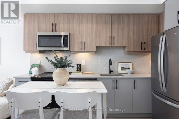 2 - 15 Brenthall Avenue W, Toronto, ON M2R0B3 Photo 2