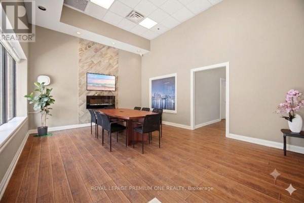 2 - 16 Sims Crescent, Richmond Hill, ON L4B2P1 Photo 4