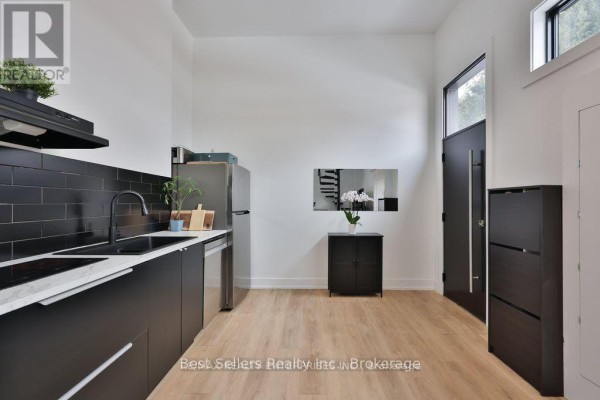 2 - 172 Royal York Road, Toronto, ON M8V2V4 Photo 5