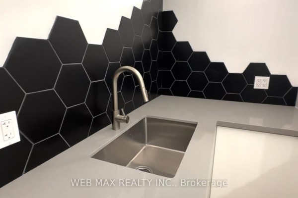 Living room - 2 - 173 Milverton Boulevard, Toronto, ON M4J1V2 Photo 3