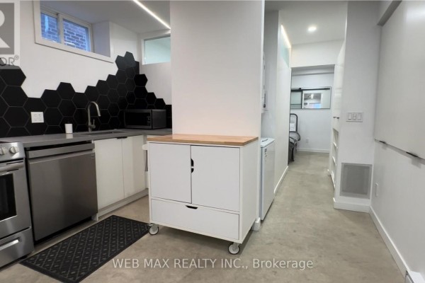 Foyer - 2 - 173 Milverton Boulevard, Toronto, ON M4J1V2 Photo 5
