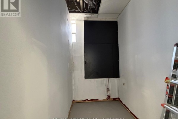 2 - 177 Woodbridge Avenue, Vaughan, ON L4L2S9 Photo 2