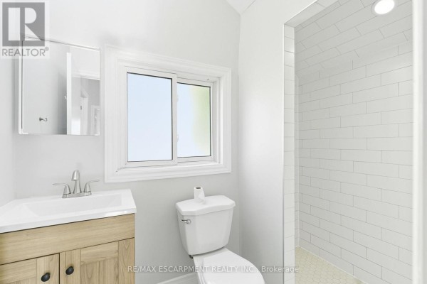 Laundry room - 2 - 2 Windsor Street, Hamilton, ON L8R2G8 Photo 5