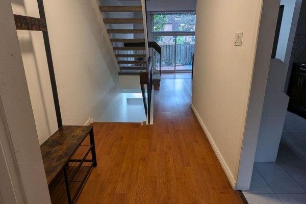Family room - 2 - 20 Hainford Street, Toronto, ON M1E4Y5 Photo 2