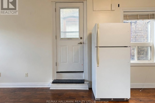 2 - 2038 Danforth Avenue, Toronto, ON M4C1J6 Photo 4