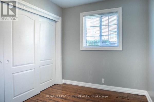 Bedroom 2 - 2 - 22 Centre Street, Bradford West Gwillimbury, ON L3Z2B7 Photo 4