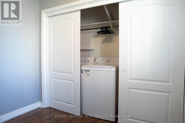 2 - 22 Centre Street, Bradford West Gwillimbury, ON L3Z2B7 Photo 5