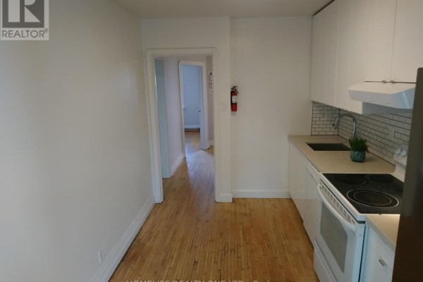 Bathroom - 2 - 2301 Eglinton Avenue W, Toronto, ON M6E2L5 Photo 5