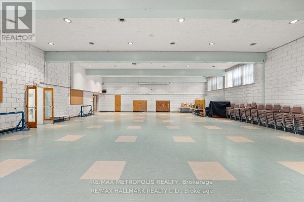 2 - 233 Westview Boulevard, Toronto, ON M4B3J7 Photo 2