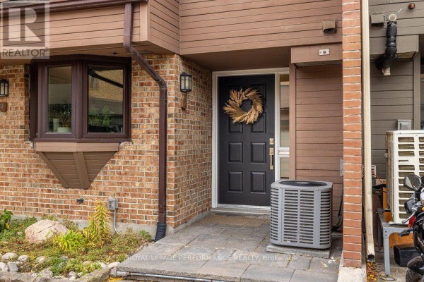 Study - 2 - 251 Bruyere Street, Ottawa, ON K1N5E5 Photo 5