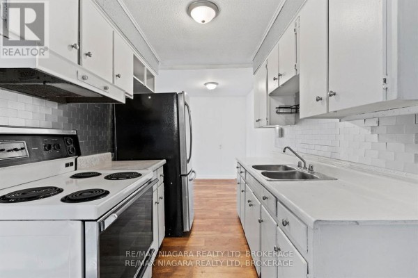 2 - 27 Main Street, St  Catharines, ON, photo 2