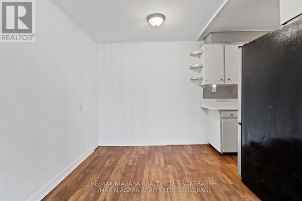2 - 27 Main Street, St  Catharines, ON, photo 3