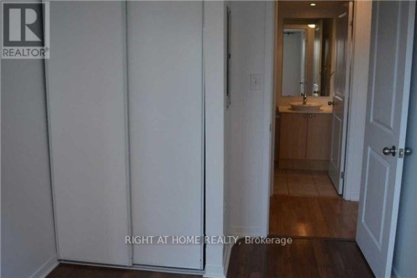 Dining room - 2 - 32 Florence Wyle Lane, Toronto, ON M4M3E7 Photo 2