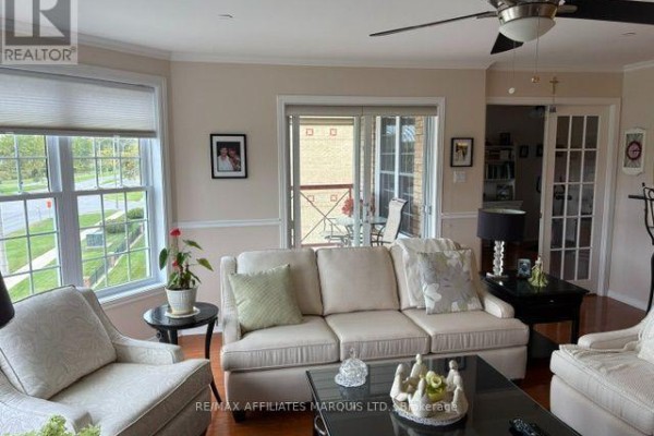Living room - 2 - 321 Water Street W, Cornwall, ON K6J1A5 Photo 3
