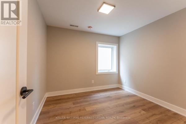 Dining room - 2 - 352 Jones Avenue, Toronto, ON M4J3G3 Photo 4