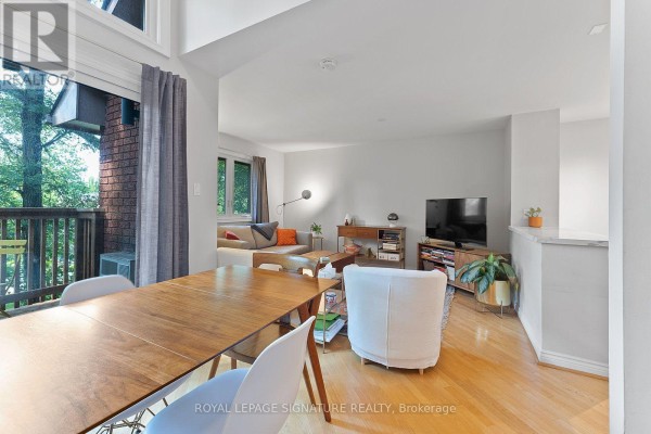 Kitchen - 2 - 359 Albany Avenue, Toronto, ON M5R3E2 Photo 3