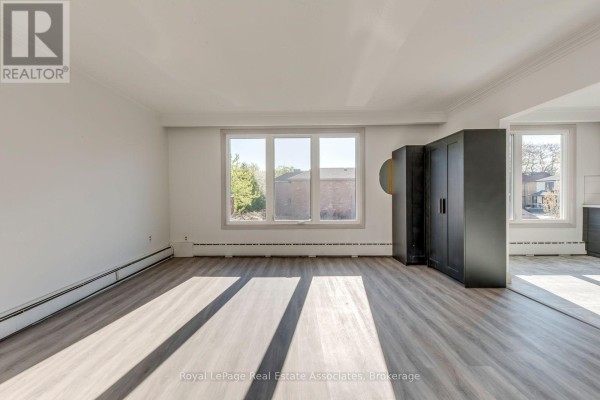 Living room - 2 - 362 Royal York Road, Toronto, ON M8Y2R2 Photo 2