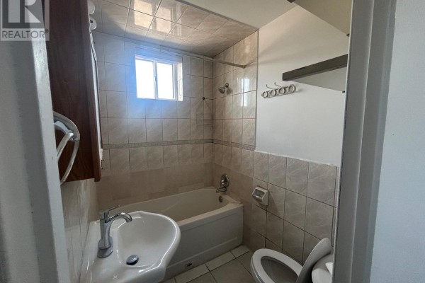 2 - 37 Holland Street W, Bradford West Gwillimbury, ON L3Z2B9 Photo 4