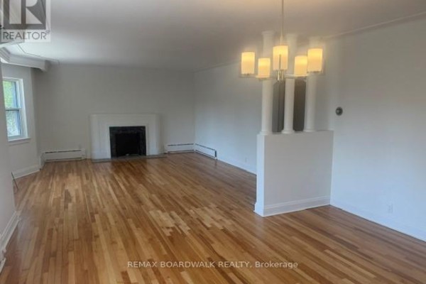 Living room - 2 - 379 Stewart Street, Ottawa, ON K1N6K9 Photo 5