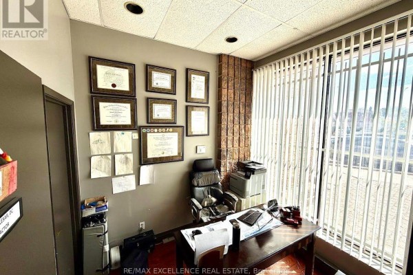2 - 4025 Brandon Gate Drive, Mississauga, ON L4T3Z9 Photo 2