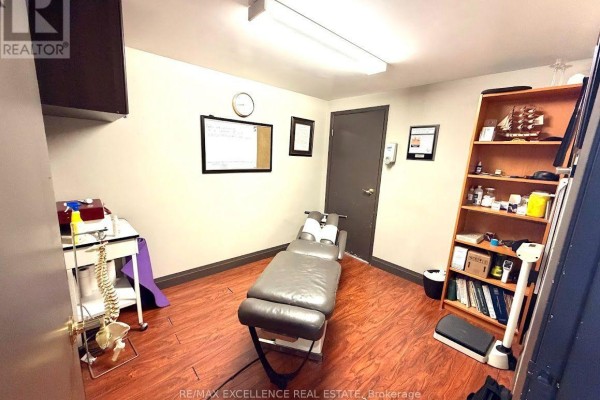 2 - 4025 Brandon Gate Drive, Mississauga, ON L4T3Z9 Photo 4