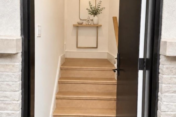Family room - #2 - 43 Elmwood Avenue N, Mississauga, ON L5G3K1 Photo 2