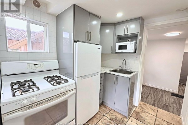 2 - 444 Westmount Avenue, Toronto, ON M6E3N5 Photo 3