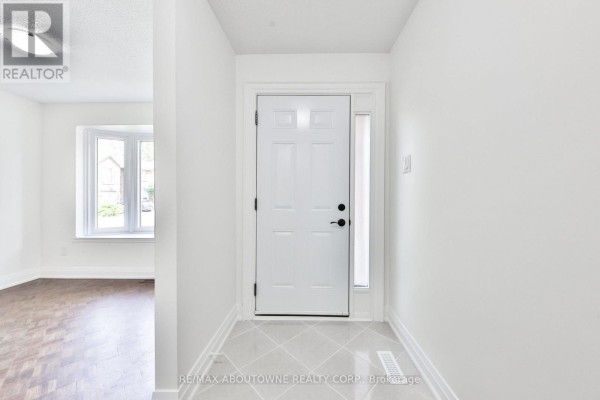 Entrance foyer with a white front door and tiled floor. - 2 - 4635 Regents Terrace, Mississauga