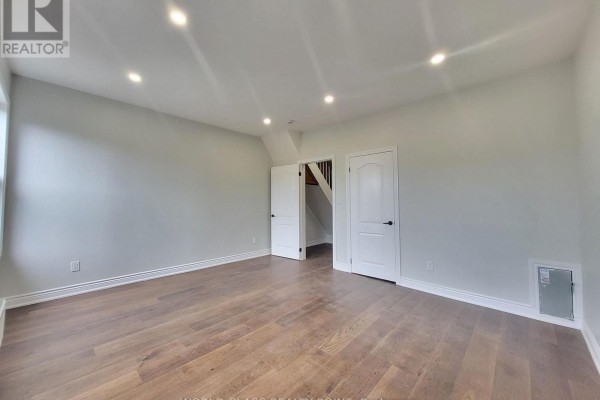 2 - 49 Vine Avenue, Toronto, ON M6P1V6 Photo 3