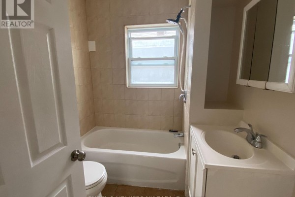 Family room - 2 - 5006 Willmott Street, Niagara Falls, ON L2E1Z8 Photo 5