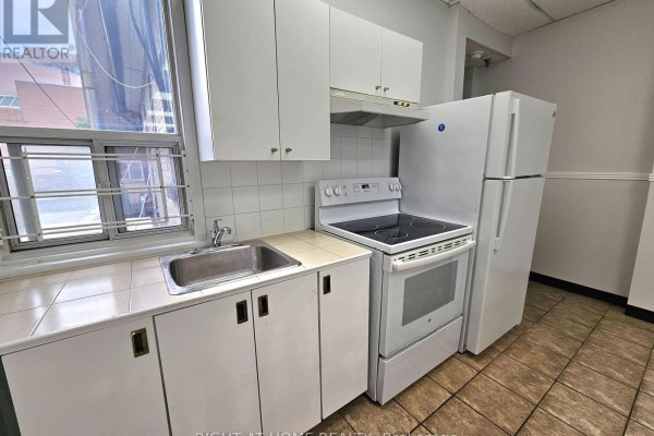 Dining room - 2 - 516 Yonge Street, Toronto, ON M4Y1X9 Photo 3