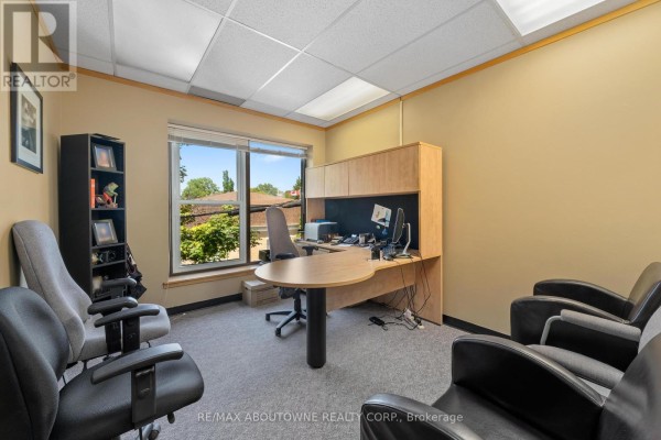 2 - 54 Dundas Street E, Belleville, ON K8N1B8 Photo 4