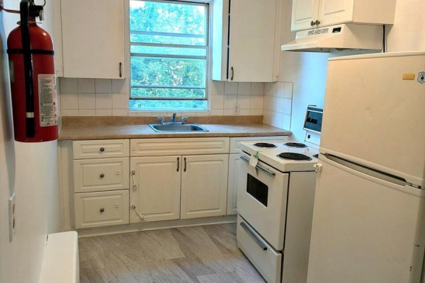 2 - 60 Richmond Avenue, St  Catharines, ON L2R3W7 Photo 4