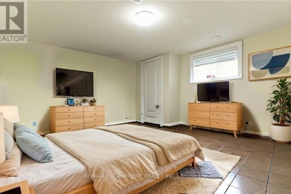 Bedroom - 2 - 609 Mohawk Road E, Hamilton, ON L8V2J8 Photo 4