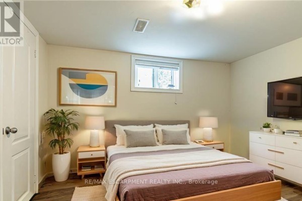 Bedroom - 2 - 609 Mohawk Road E, Hamilton, ON L8V2J8 Photo 5