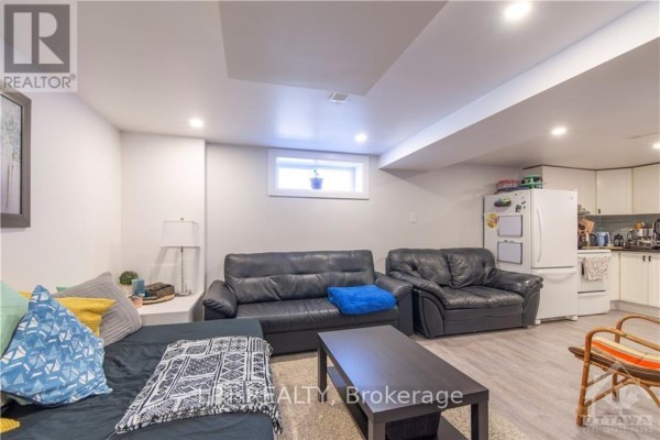 2 - 658 Sherbourne Road, Ottawa, ON K2A3H3 Photo 3