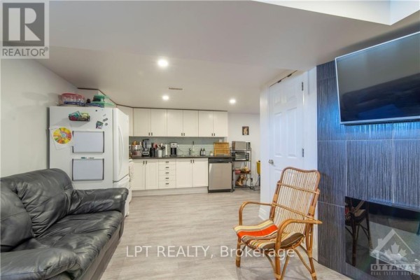 2 - 658 Sherbourne Road, Ottawa, ON K2A3H3 Photo 4