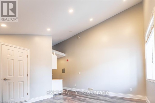 2 - 70 Victoria Avenue S, Hamilton, ON L8N2S7 Photo 5