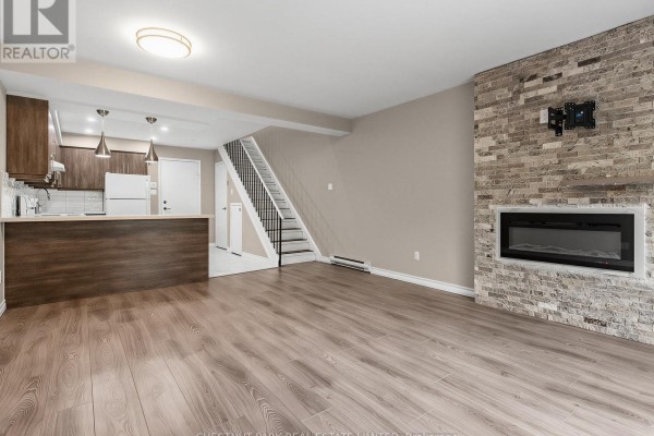 Dining room - 2 - 880 Broadview Avenue, Toronto, ON M4K2R1 Photo 2