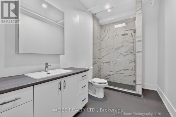 Bathroom - 2 - 897 Lansdowne Avenue, Toronto, ON M6H3Z2 Photo 4