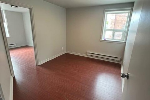 2 - 932 Dundas Street, Toronto, ON M6J1W3 Photo 4