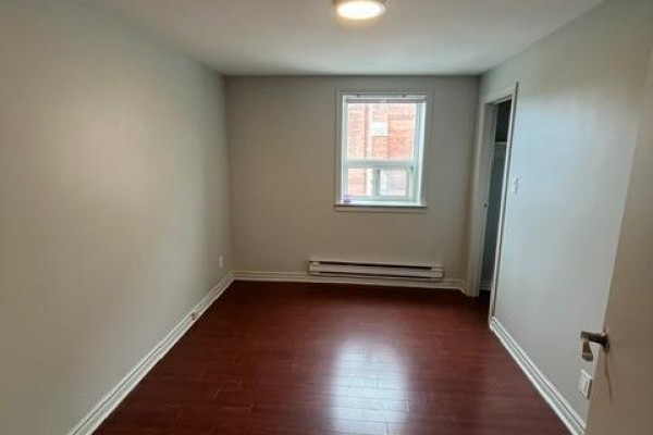 2 - 932 Dundas Street, Toronto, ON M6J1W3 Photo 5